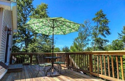 Gill House | Spectacular Mountain views with all the amentities nearby