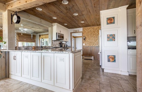 Ocean Park Cottage | Spectacular Oceanfront Property Offering Bold Panoramic Views of Saco Bay !