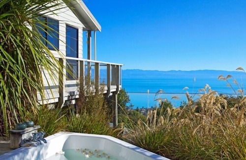 Atawhai House | Spectacular Ocean and Mountain Views