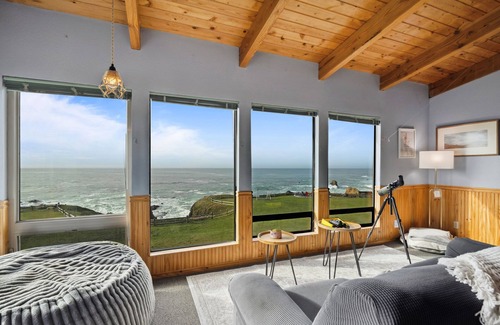 Fort Bragg House | SPECTACULAR OCEAN FRONT 5 BEDROOM HOME WITH ULTRA FAST WIFI