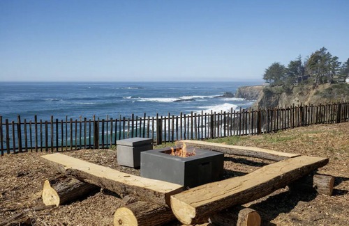 Gualala House | Spectacular Oceanfront, massive fenced yard, with Spa Mendocino Coast in Gualala