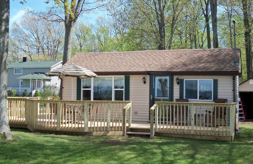 Waterport House | Spectacular Panoramic Lake Views in Romantic, Private Setting