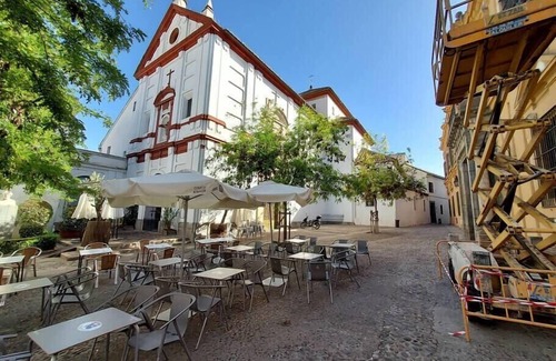 Ciudad Jardin Apartment | Spectacular renovated loft in Córdoba by beBalmy