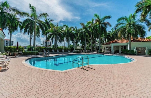 Isla del Sol Condo | Spectacular sunsets direct WATERFRONT Isla Del Sol near St. Pete Beach. 3BR, 2BA