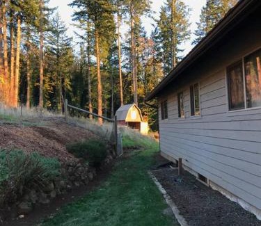 Newberg House | Spectacular Valley View in Wine Country