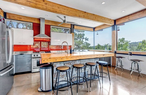 Cheyenne Canyon House | Spectacular Views - Stunning Modern Broadmoor Home