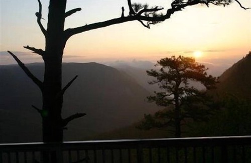 Cleveland House | Spectacular View! Beautiful cliffside house at Caesar's Head