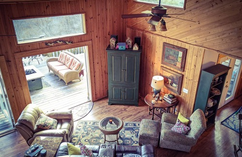 Menlo Cabin | Spectacular Views! Private 3 Bd/2 Ba on Lookout Mt, Lrg Hot Tub, FP, Pets Ok!