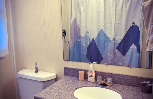 Menlo Cabin | Spectacular Views! Private 3 Bd/2 Ba on Lookout Mt, Lrg Hot Tub, FP, Pets Ok!