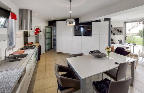 Sainte-Croix-Du-Mont House | Spend a peaceful holiday in this holiday home in relaxed surroundings.