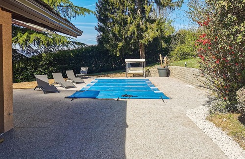 Saint-Jean-dʼArvey Apartment | Spend an unforgettable vacation in this comfortable vacation home with pool and sauna!