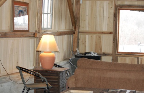 Pomeroy House | Spend some time in a lovely pre-civil war barn!