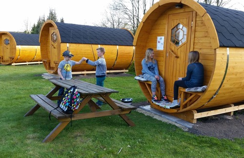 Versmold Cabin | Spend the night in a sleeping and living barrel