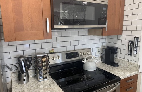 Beech Mountain Condo | Spend your leaf season vacation at this Beech Mountain Condo near the Ski Resort