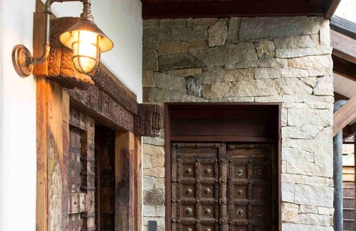 Mowbray Villa | Spice At Oak Absolute Oceanfront House
