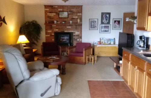 Moneta House | Spike's Place - Magnificent View - Many Amenities Included - Sleeps 2