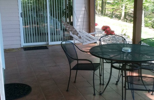 Moneta House | Spike's Place - Magnificent View - Many Amenities Included - Sleeps 2