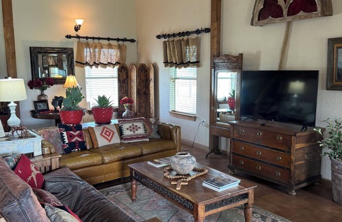 Fredericksburg Cottage | Spin On Out Into Wide Open Spaces!