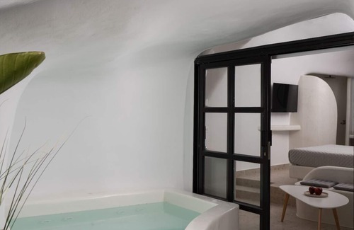 Megalochori Villa | Spio Cave Suite
