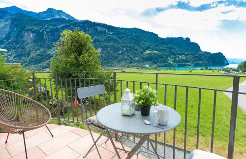 Brienz Apartment | Spirit Apartments - Balkon mit Seesicht - Parkplatz