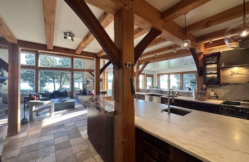 Plattsburgh House | Spitfire Retreat on Champlain. Less than an HOUR TO WHITEFACE Mtn.or Montreal.