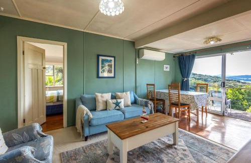 Omiha House | Splashing Tūi Cottage