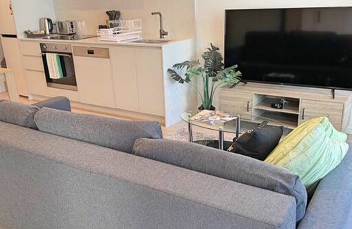 Reid Apartment | Splendid 2bd 1bth 1csp Apt - Superb CBD Location