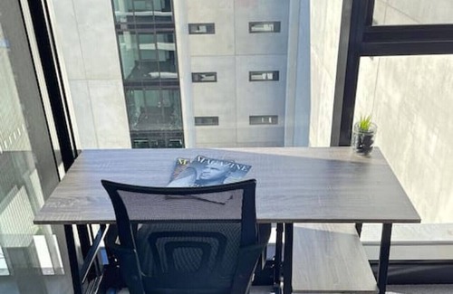 Reid Apartment | Splendid 2bd 1bth 1csp Apt - Superb CBD Location