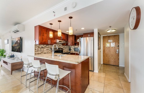 Waikiki Condo | Splendid 2BD w/One FREE Parking