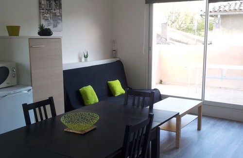 L'Isle-sur-la-Sorgue Apartment | Splendid air-conditioned apartment in quiet, central location, close to amenities