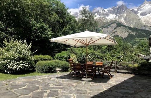Courmayeur Apartment | Splendid Accommodation with Garden View of Mont Blanc