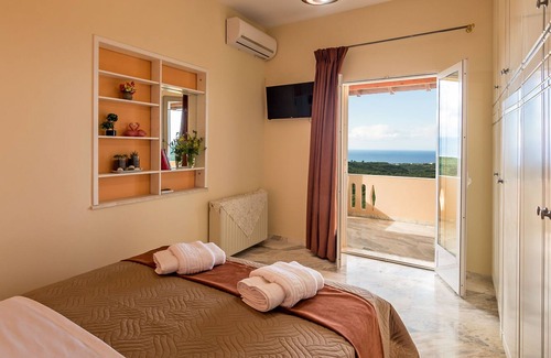 Polemarchi House | Splendid flats - Private heated Pool & great Views