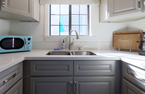 Santa Ana Apartment | Splendorous Style 2B1B Home Near Disneyland