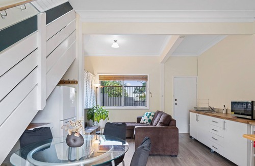 Point Clare Apartment | Split level apartment
