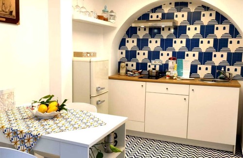 Pontone House | Spoil yourself with this charming accommodation and its elegant decor.