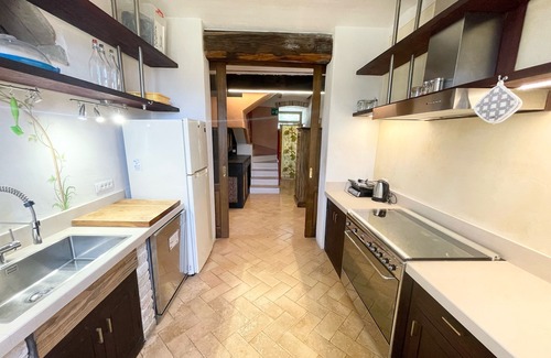 San Brizio Villa | Spoleto Tranquilita. Slps 20. Wifi. Pool. Yoga Studio. Gardens. Fantastic Views.