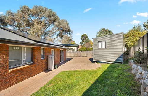 Jindabyne Apartment | Sponars Onshore - 2BR Apartment l Pet-Friendly l WiFi l Air-Con l Fenced Backyard