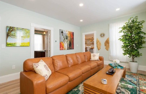Beverly Condo | *Spooky 5Br Halloween Home|Salem+Beverly|Parking
