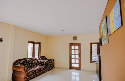 Briket Hotel | SPOT ON 2448 Hotel Tlogorejo 2