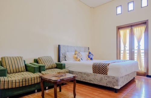 Briket Hotel | SPOT ON 2448 Hotel Tlogorejo 2