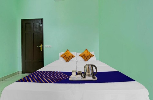 Chirayinkil Hotel | SPOT ON Ar Lodge Non Ac Rooms