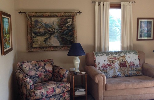 South Bend Apartment | Spotless 1-Bedrm Apt Visit Notre Dame/South Bend