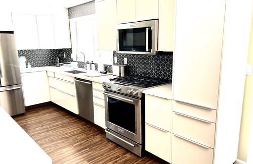 Beaverton House | Spotless, spacious & joyful place with backyard, garden & meditation/yoga space