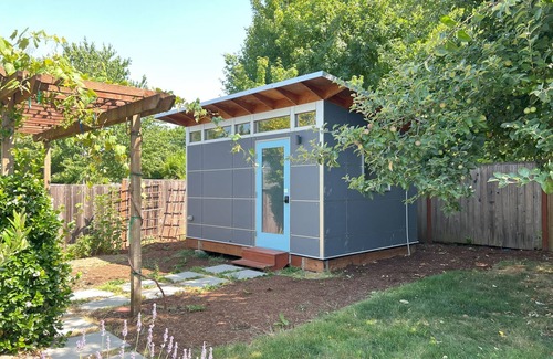 Beaverton House | Spotless, spacious & joyful place with backyard, garden & meditation/yoga space