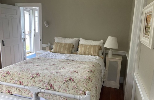 Moultonborough Other | Sprawling vintage farmhouse on ten acres for large groups in Lakes Region