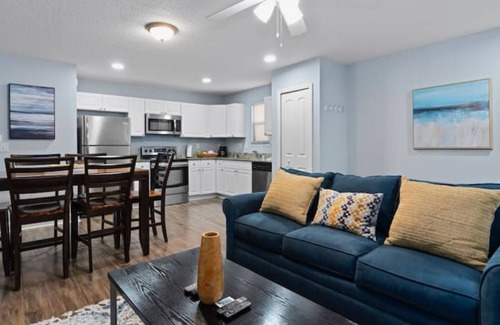 Southside House | Spread out, the Entire Duplex is Yours!