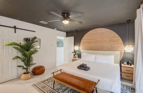 Spring Branch Central House | Spring Branch Getaway Ft. 5BD/2BA, Pool & Hot tub