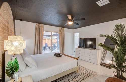 Spring Branch Central House | Spring Branch Getaway Ft. 5BD/2BA, Pool & Hot tub