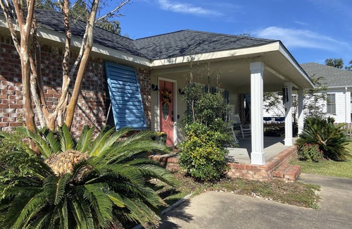 Long Beach House | Spring Break Fun/Pool/Hot Tub/Walk to the Beach