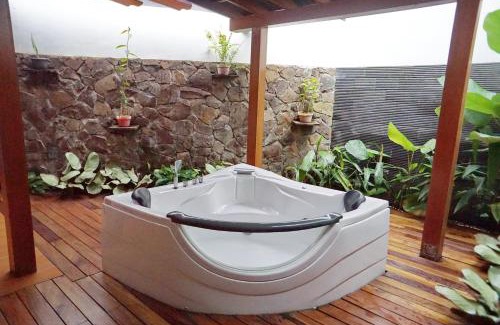 Hombel Hotel | Spring Hill Hotel Ruteng
